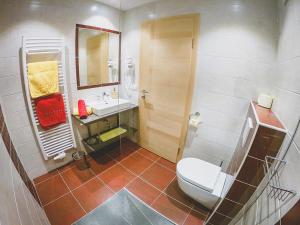 A bathroom at Appartements Macheiner