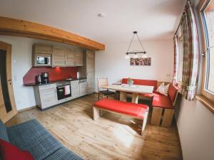 A kitchen or kitchenette at Appartements Macheiner