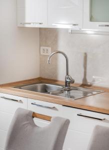 Kuchyň nebo kuchyňský kout v ubytování SOLU Apartment