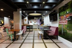 TV a/nebo společenská místnost v ubytování Ibis Styles Toulouse Centre Canal du Midi