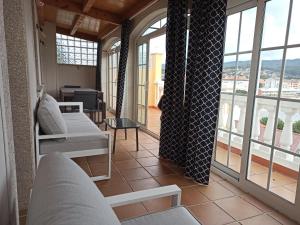 Foto de la galería de Casa da Costa - Piso con galería y terraza con vistas al mar en Cedeira
