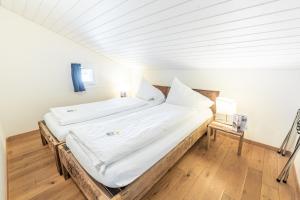 Postel nebo postele na pokoji v ubytování Hotel Kaiserstuhl