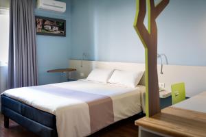 Postel nebo postele na pokoji v ubytování ibis Styles Curitiba Centro Civico