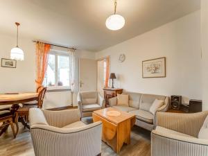 Posezení v ubytování Apartment in Schleiden with Sauna and Nature