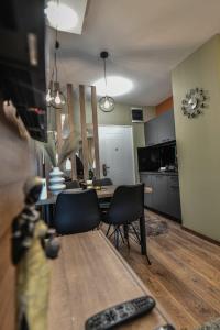 Kuchyň nebo kuchyňský kout v ubytování BANE APARTMANI 4.