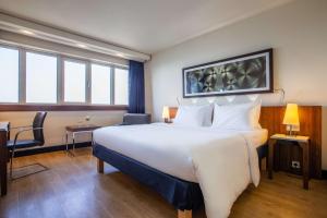 Llit o llits en una habitació de Radisson Blu Hotel, Hamburg