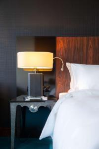Llit o llits en una habitació de Radisson Blu Hotel, Hamburg