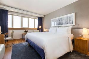 Llit o llits en una habitació de Radisson Blu Hotel, Hamburg
