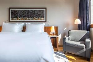 Llit o llits en una habitació de Radisson Blu Hotel, Hamburg