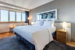 Llit o llits en una habitació de Radisson Blu Hotel, Hamburg
