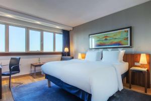 Llit o llits en una habitació de Radisson Blu Hotel, Hamburg