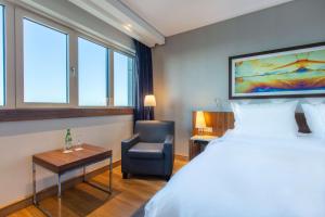 Llit o llits en una habitació de Radisson Blu Hotel, Hamburg