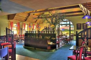 a restaurant with a dining room with tables and chairs at Hotel Elzet in Tábor