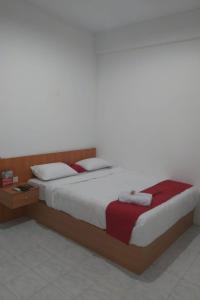 Cama o camas de una habitación en RedDoorz near GOR UNY