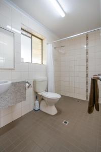 A bathroom at Capella Hotel Motel