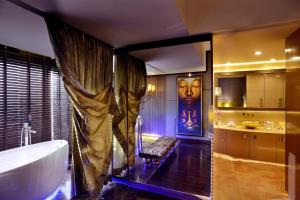 Koupelna v ubytování Radisson Blu MBD Hotel Noida