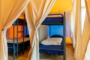 Ένα ή περισσότερα κρεβάτια σε δωμάτιο στο Vakantiepark de Betteld