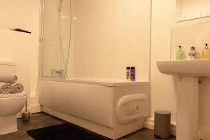 a bathroom with a shower and a toilet and a sink at LiveStay-Modern Apartment Minutes Away From Heathrow in Slough