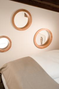 Łóżko lub łóżka w pokoju w obiekcie Hotel & Appartements Tiroler Buam