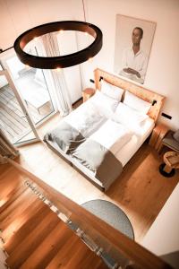 Łóżko lub łóżka w pokoju w obiekcie Hotel & Appartements Tiroler Buam