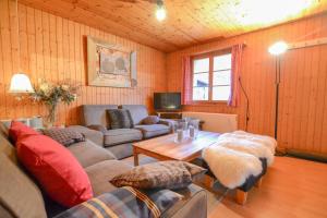 a living room with a couch and a table at Chalet Castellani Apartment in Fiesch