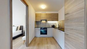 Cucina o angolo cottura di Nonanteneuf appart hōtel Aigle - contactless check-in