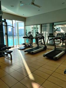 Fitness centrum a/nebo fitness zařízení v ubytování Ksl D'esplanade Studio Apartment's 1