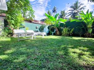 Κήπος έξω από το Halcyon Rest