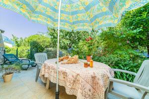 Κήπος έξω από το Appartement confortable au Bar-sur-Loup, 84 m², vue montagne +6 φωτογραφίες