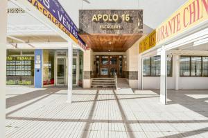 Fasada lub wejście do obiektu Homeincalpe Apolo XVI 2-3-14