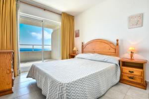 Postel nebo postele na pokoji v ubytování Homeincalpe Apolo XVI 2-11-52 + 11 fotografií