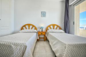 Postel nebo postele na pokoji v ubytování Homeincalpe Apolo XVI 2-11-52