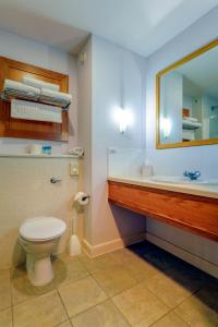 Portrush Atlantic Hotel tesisinde bir banyo