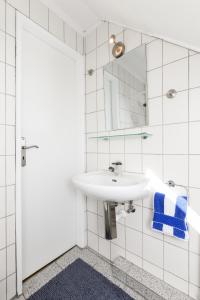 Koupelna v ubytování Nordsee Landhuus Heinken + 26 fotografií