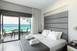 Rúm í herbergi á Tridente Mare Apart Hotel
