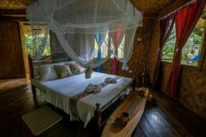 Katil atau katil-katil dalam bilik di Nypa Style Resort Camiguin