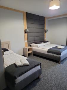 Posteľ alebo postele v izbe v ubytovaní Karolowy pokoje&apartamenty
