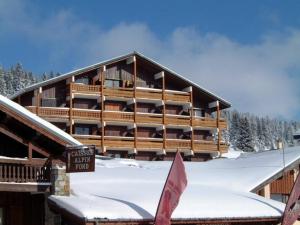 a lodge in the snow with a sign in front of it at Studio Les Saisies, 1 pièce, 4 personnes - FR-1-293-14 in Les Saisies