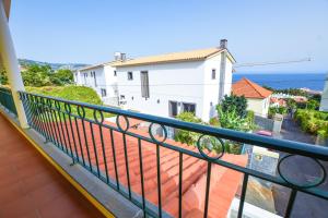 Afbeelding uit fotogalerij van 3 bedrooms house at Funchal 400 m away from the beach with city view and wifi in Funchal