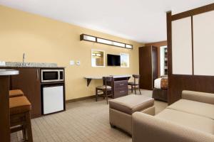 a hotel room with a kitchen and a living room at Microtel Inn & Suites by Wyndham in Shelbyville