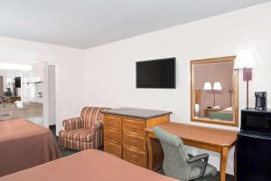 Gallery image of Howard Johnson by Wyndham Ft. Myers FL in Fort Myers