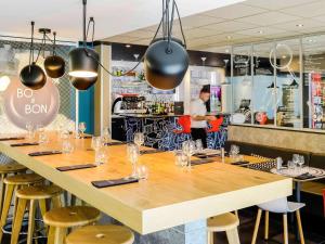 Nápoje v ubytování Ibis Roanne Le Coteau Hotel Restaurant