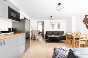 Kuchyňa alebo kuchynka v ubytovaní Dom Pod Gubałówką - Zakopane Apartamenty
