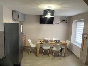 Kuchyňa alebo kuchynka v ubytovaní Sirály 2 Apartman