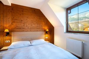 Ein Bett oder Betten in einem Zimmer der Unterkunft Kukučka Lomnica - Tatranská Lomnica