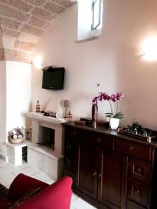 Una cocina o zona de cocina en One bedroom appartement with city view jacuzzi and furnished terrace at Castiglione 5 km away from the beach