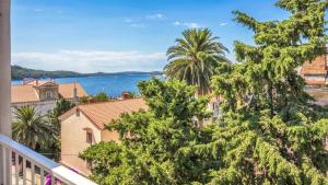 Galería fotográfica de One bedroom appartement at Mali Losinj 500 m away from the beach with sea view furnished terrace and wifi en Mali Lošinj