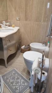 Koupelna v ubytování Charming Studio in Vignanello with Private Balcony - 130 sq m + 28 fotografií