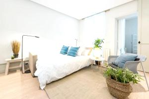Svetainės erdvė apgyvendinimo įstaigoje One bedroom appartement with wifi at Madrid