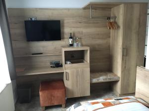 TV tai viihdekeskus majoituspaikassa Stadt-Gut-Hotels - Das Kleine Hotel